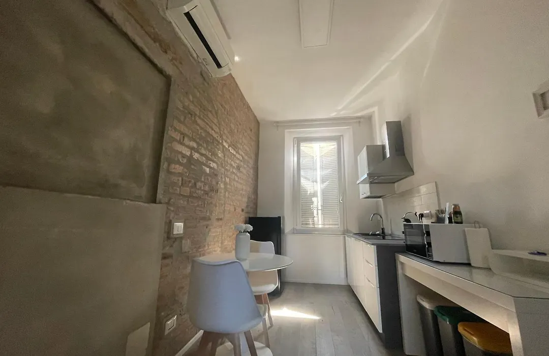 Suite 649 Bilocale con terrazzo-1
