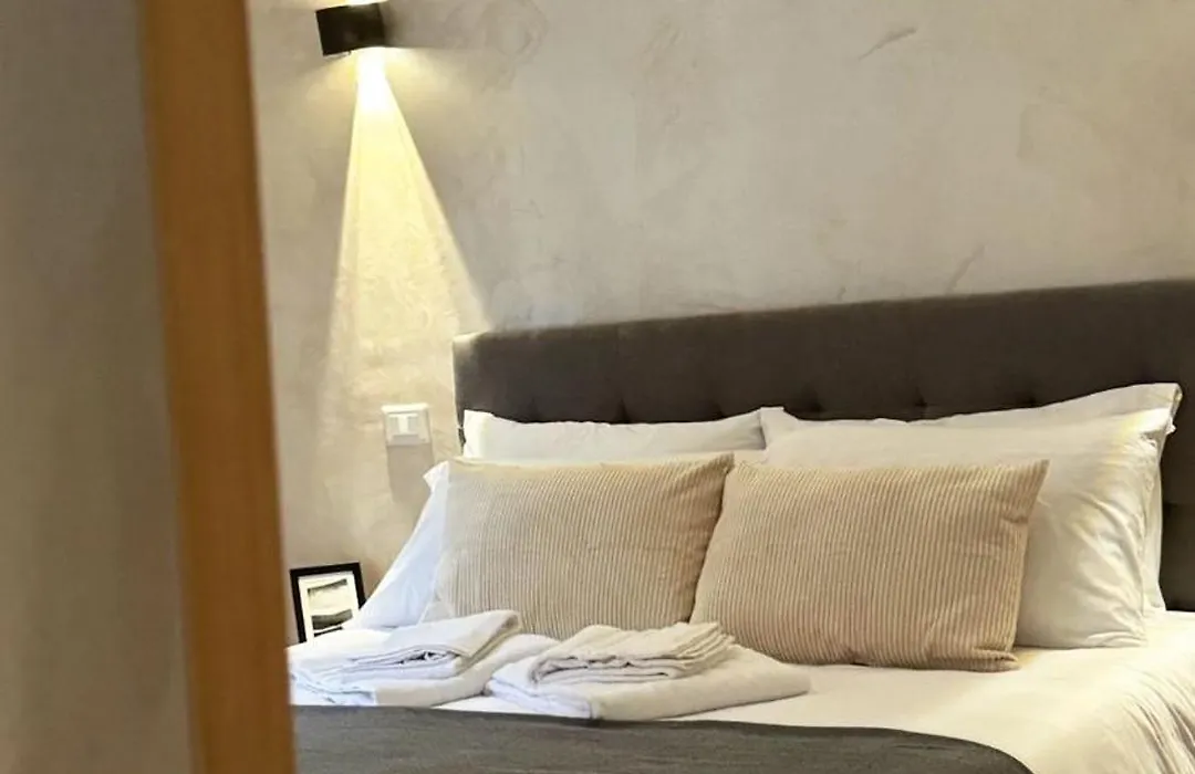 Ten Miles Guesthouse Roma-1