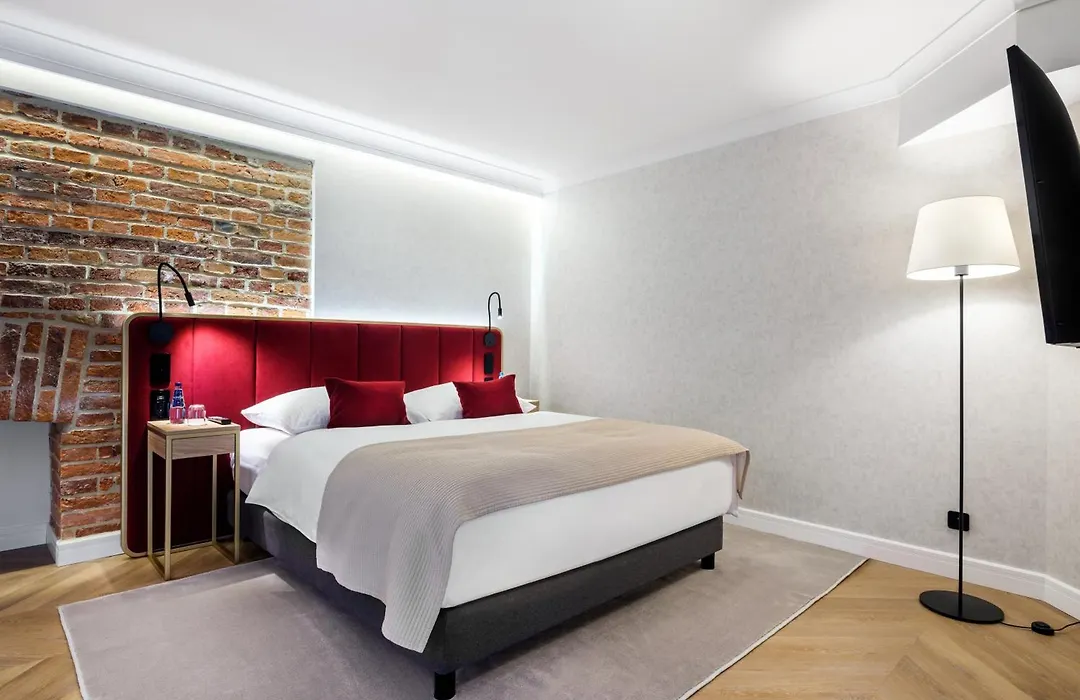Golden Queen Deluxe Jacuzzi Apartments - Old Town-1