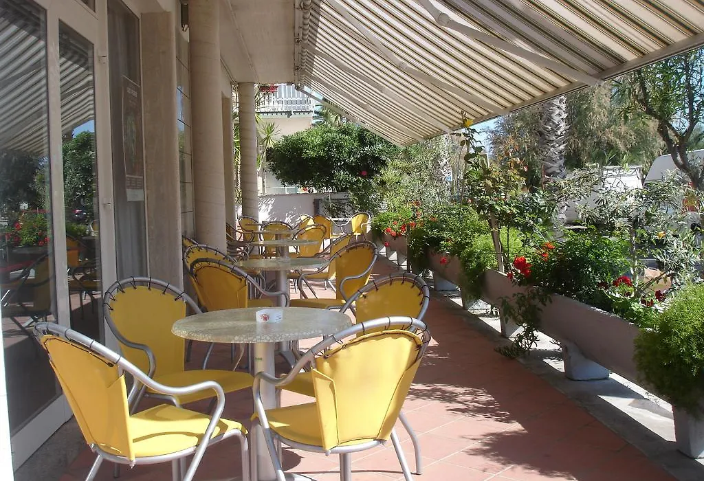Petit Hotel-1
