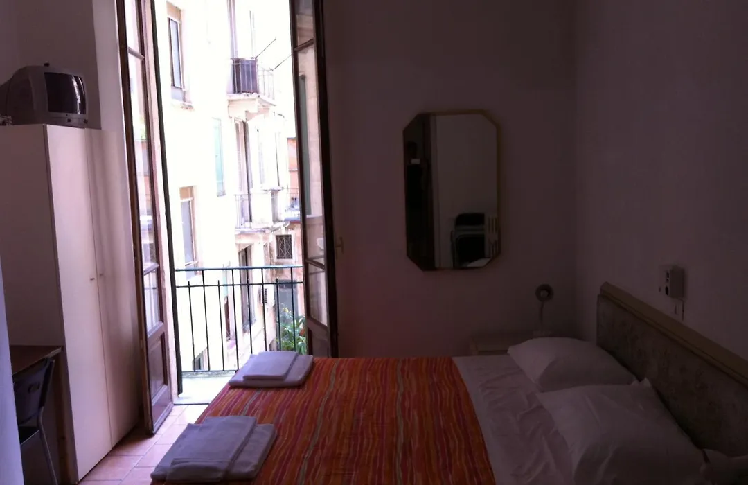 Hotel Gambara-1