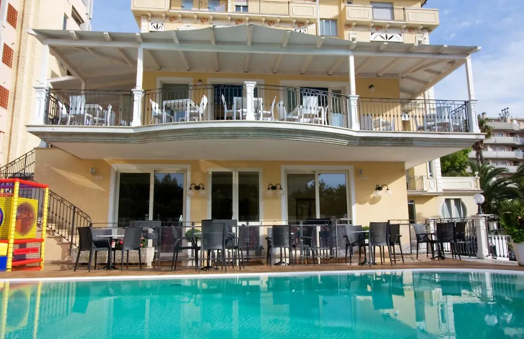 Hotel Mocambo piscina, spiaggia e biciclette-1