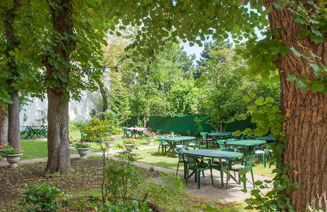 Garten- Und Kunsthotel Gabriel City-1