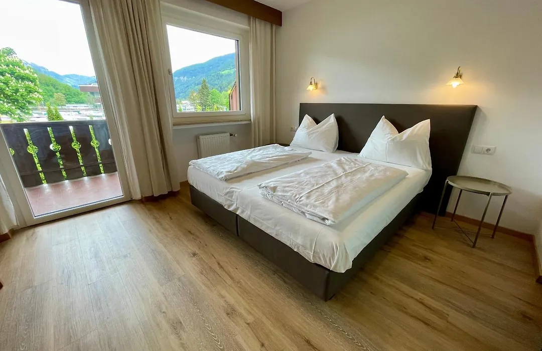 B&B Transit Rooms - Your Stopover, Free Parking-1
