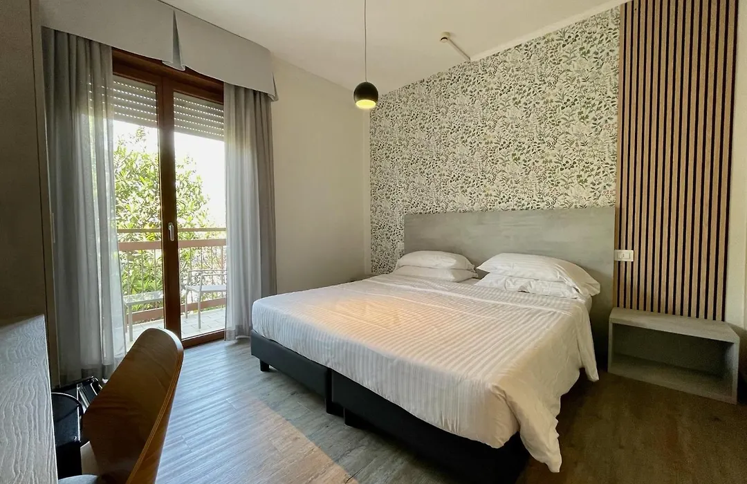 B City Hotel Bardolino-1