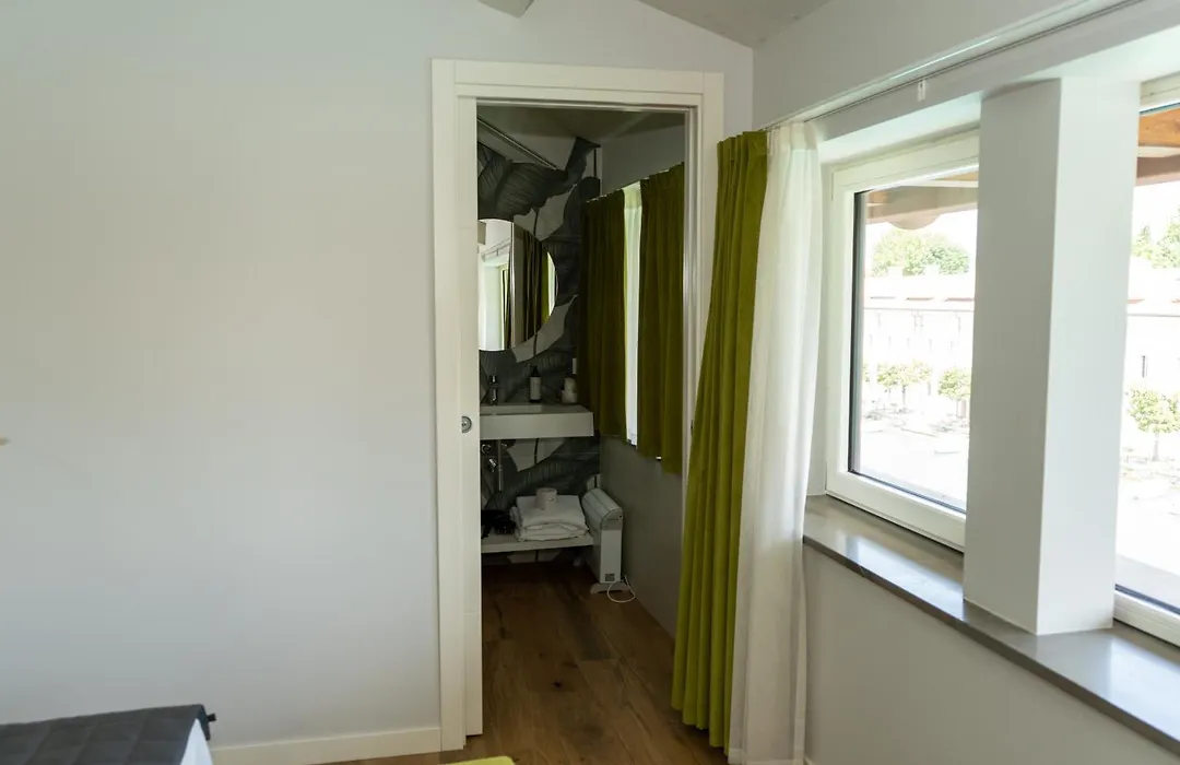 C House Rooms Lake-1