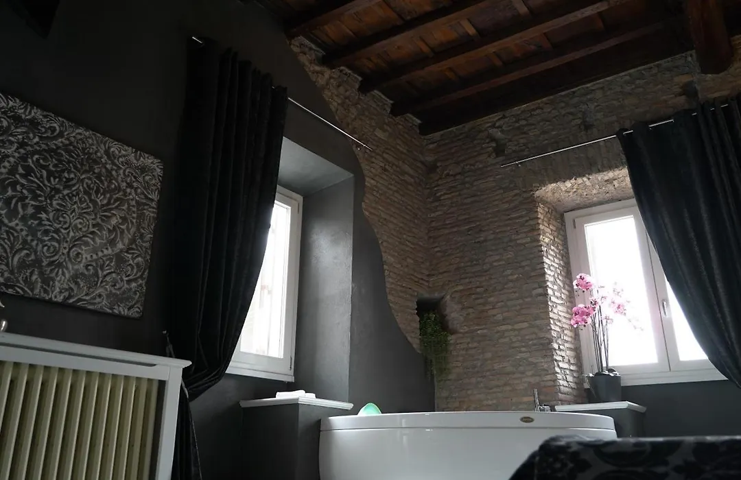 Rhome Luxury Suite-1