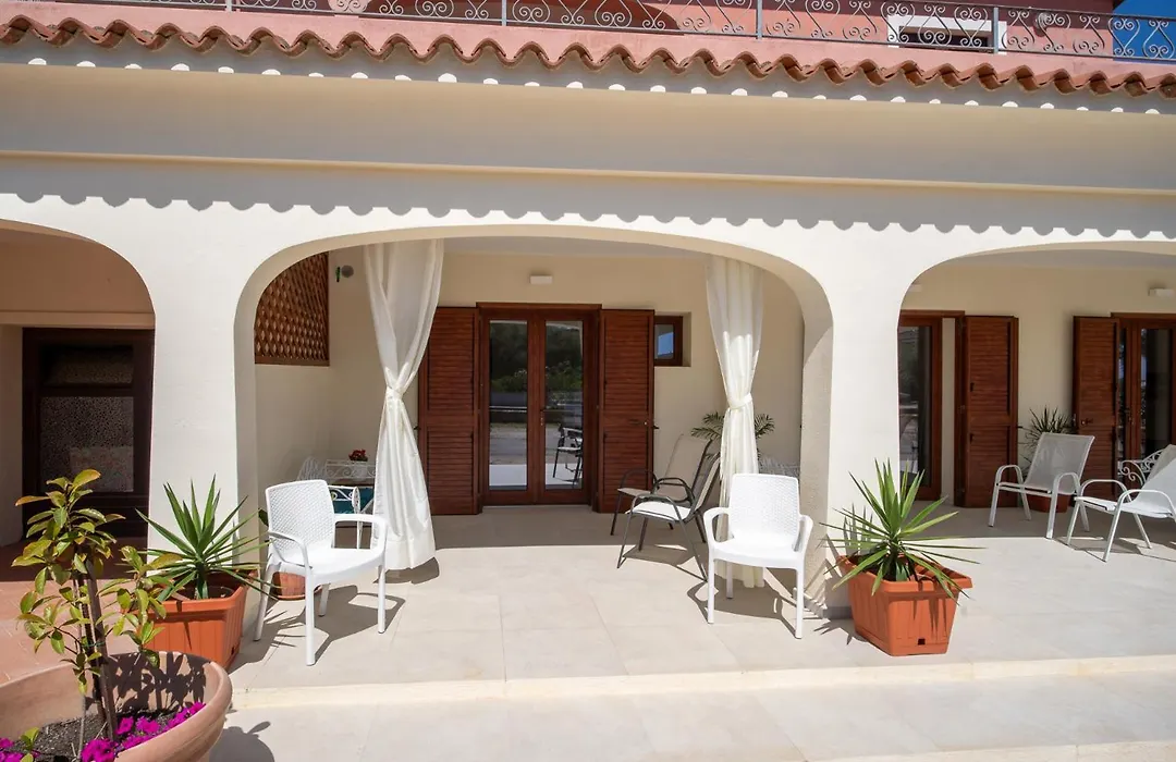 Ambra Holiday Rooms - Rooms & Beach-1