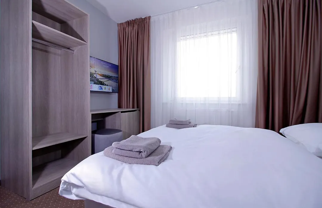 Aviator Garni Hotel Bratislava-1