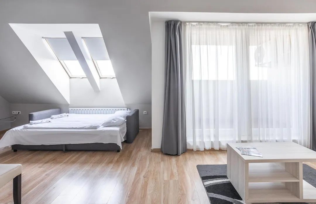 Corvin Plaza Apartments & Suites-1