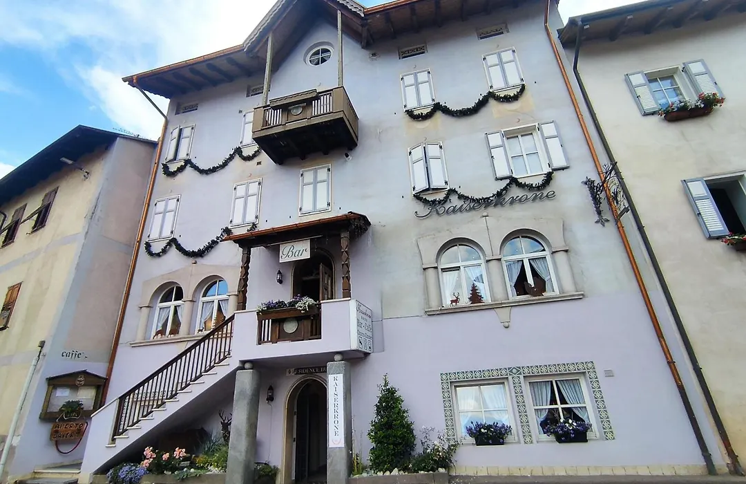 Kaiserkrone Charming Retreat-1