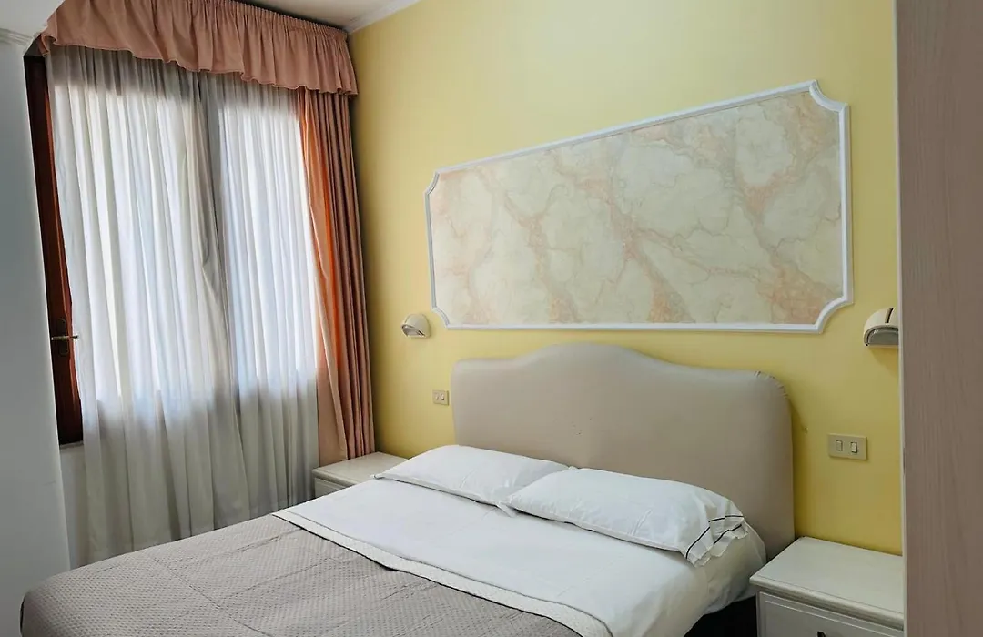 Hotel Linda-1