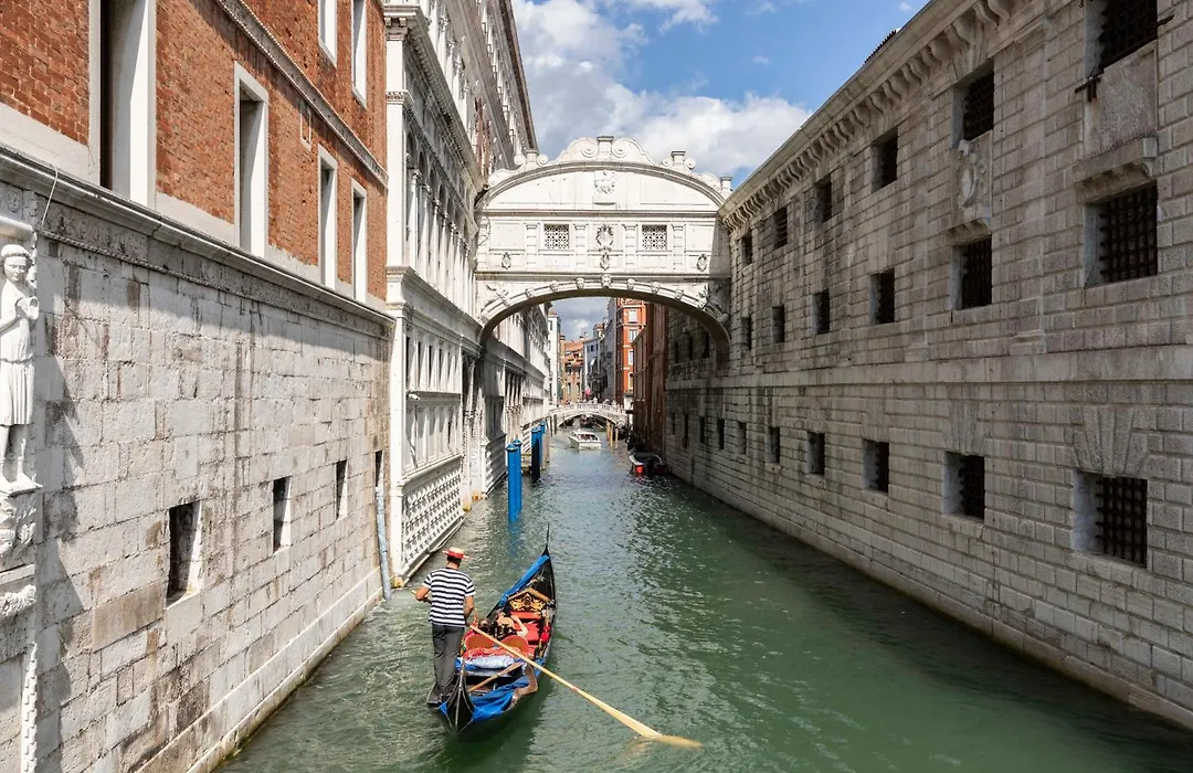 Palazzo Orseolo- Gondola View-1