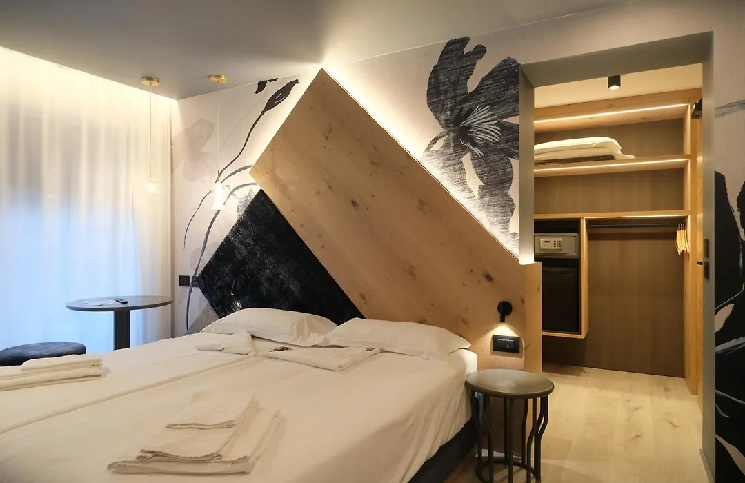 Flos Hotel-1