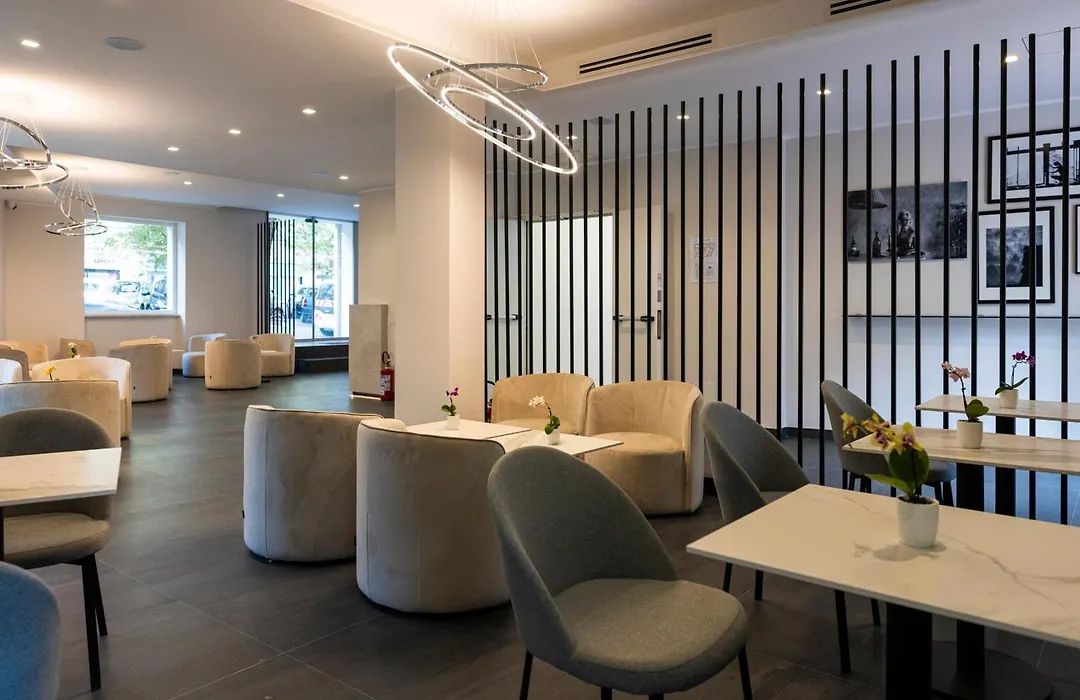 J Maluni City Hotel-1