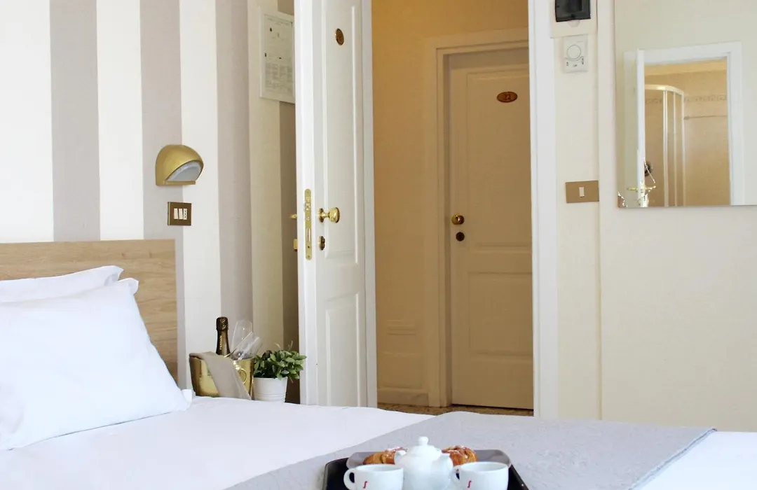 Roi Hotel-1