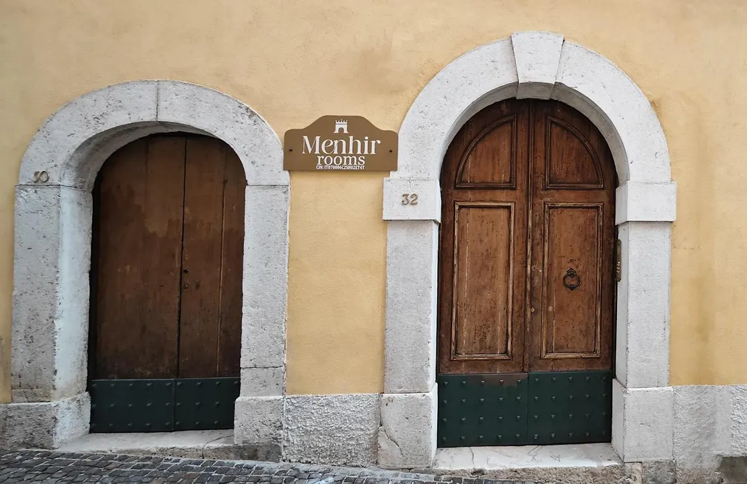 Menhir Rooms-1