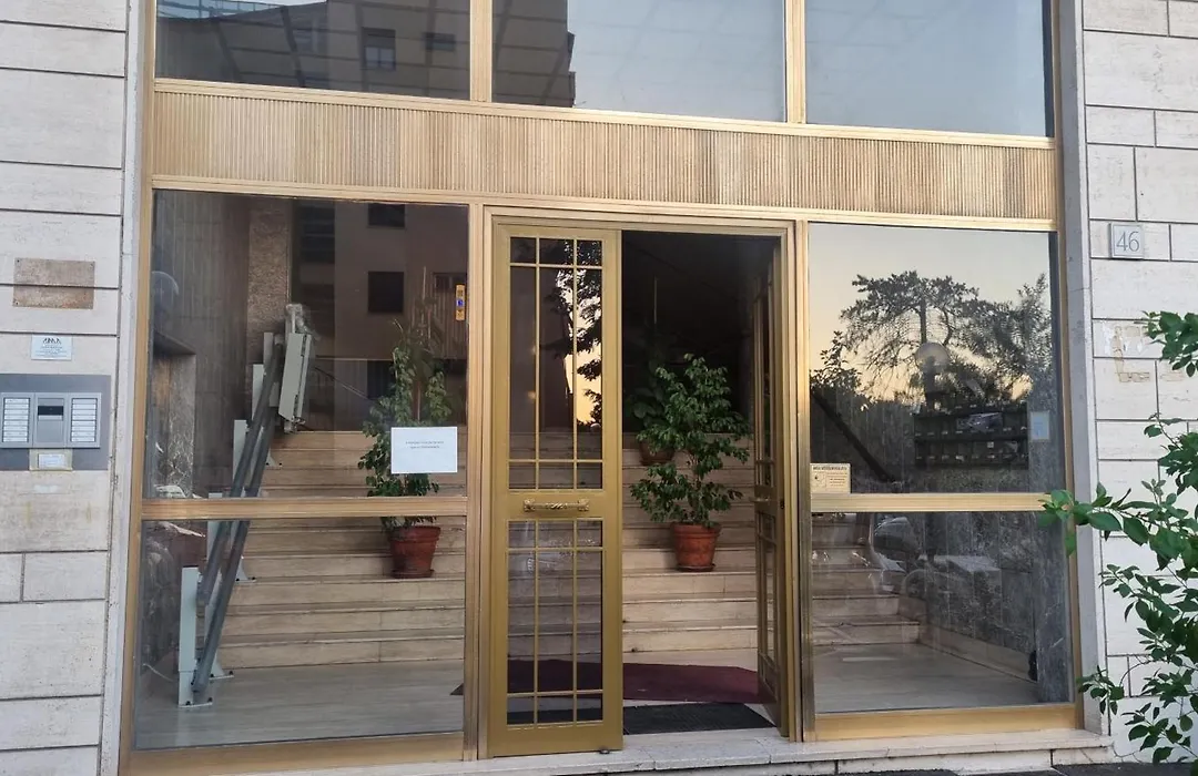 Bam Bam Tiburtina Guesthouse-1