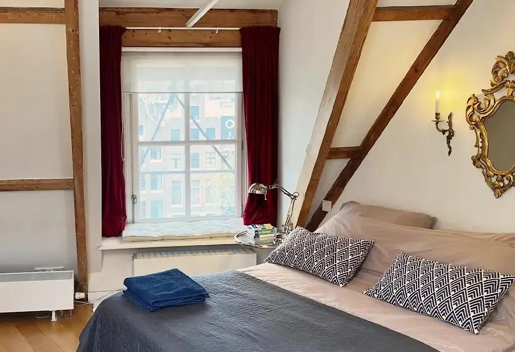 Canal View B&B Amsterdam-1