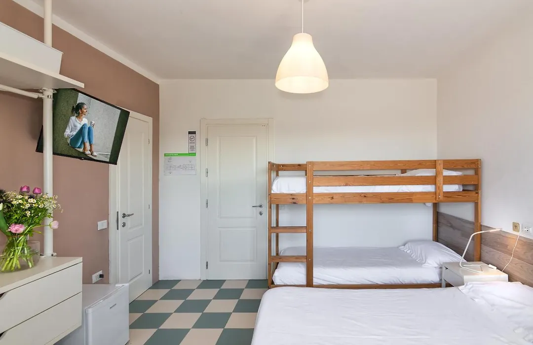 Hotel Happy-1