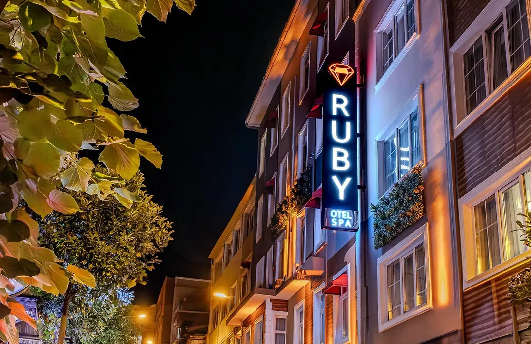 Ruby Hotel-1
