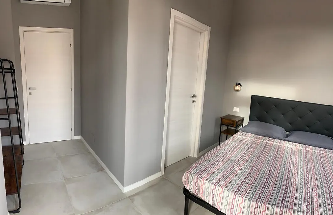 Marconi 2 Rooms-1