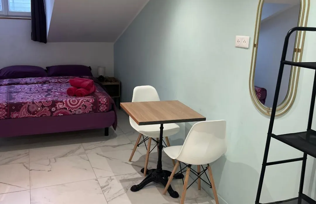 Hotel Lyonnais-1