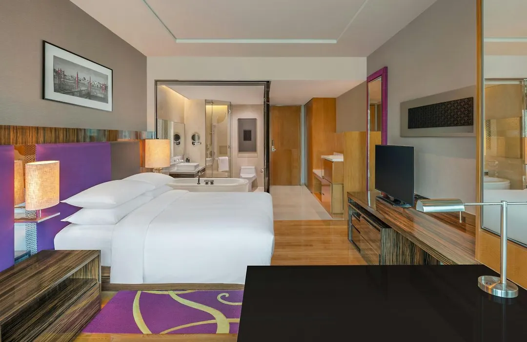 Renaissance Bangkok Ratchaprasong Hotel By Marriott-1