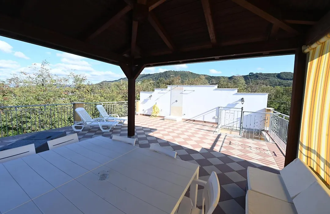 Villa Pizzo Beach Club - Free Pool & Private Beach Perfect For Families-1