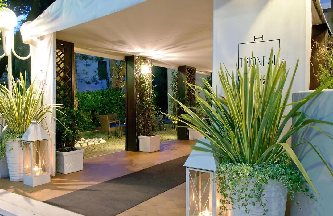 HOTEL TRIONFAL - Fronte Mare - Vicinissimi al Centro-1