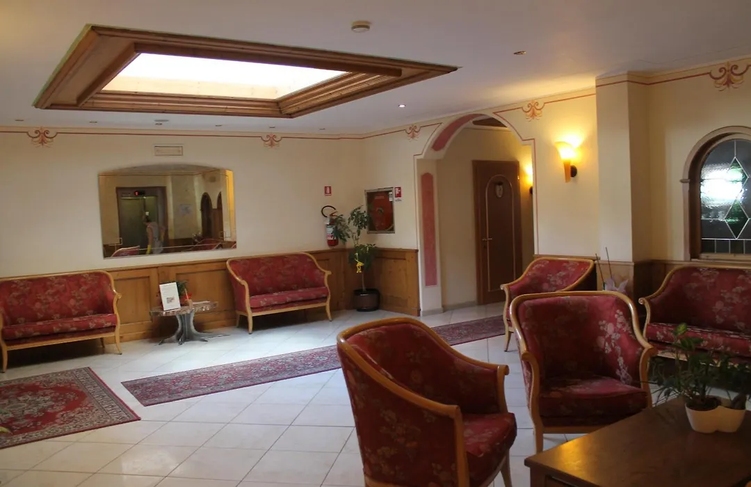 Hotel Canada-1