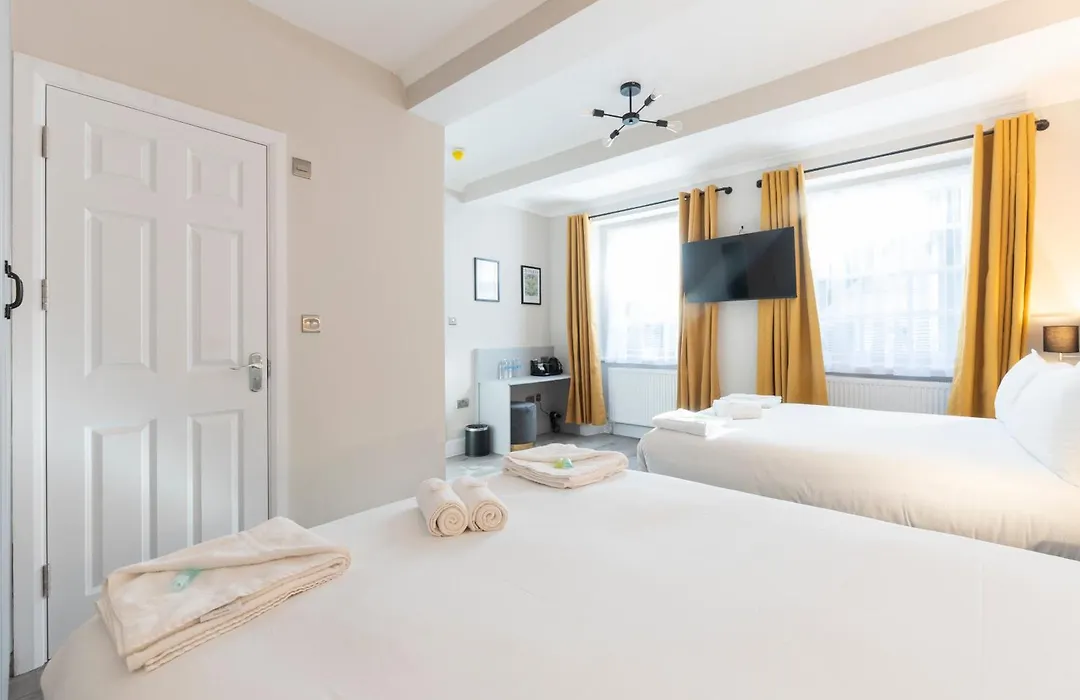 MARINA HOTEL London-1