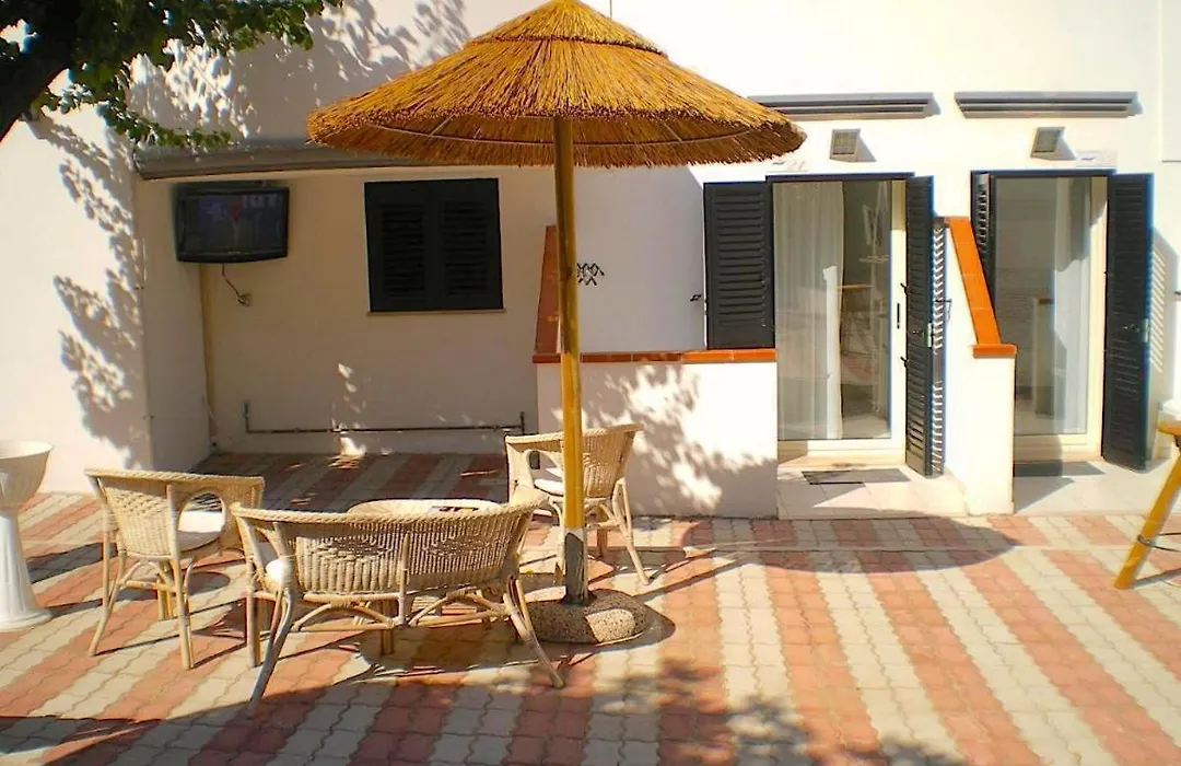 Residence&Bed e Breakfast AlaMarina-1