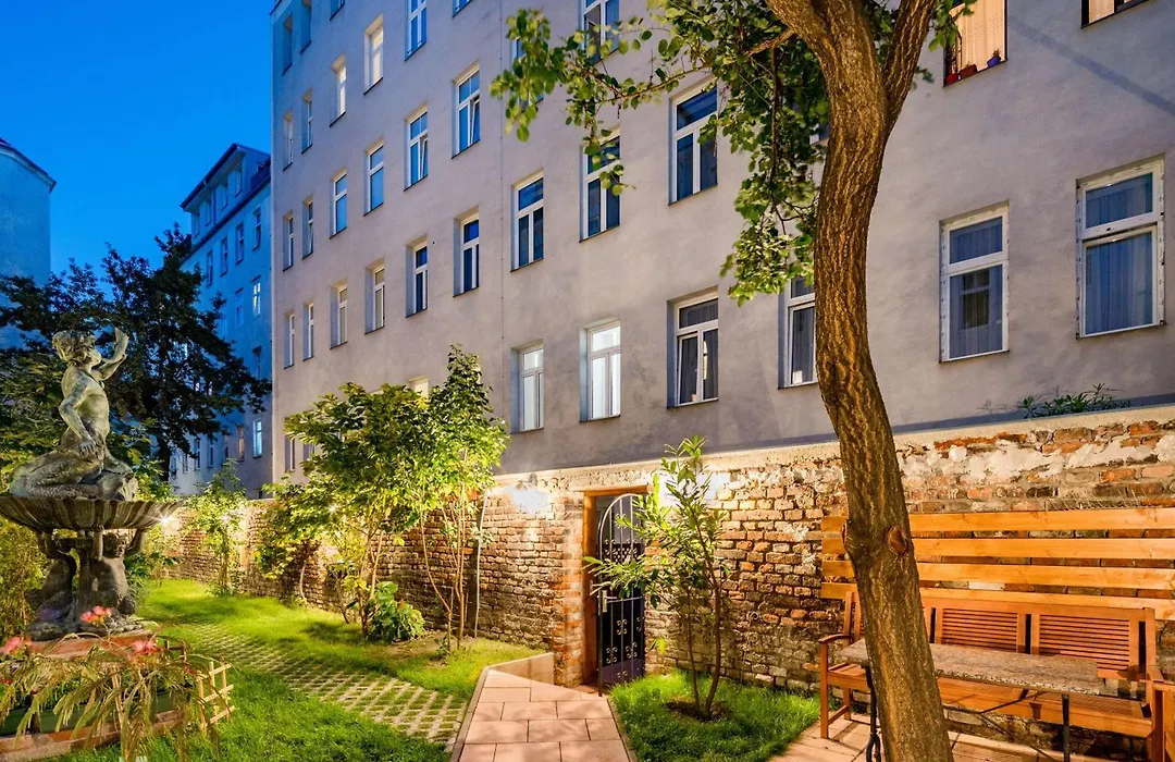 Best Western Plus Celebrity Suites-1