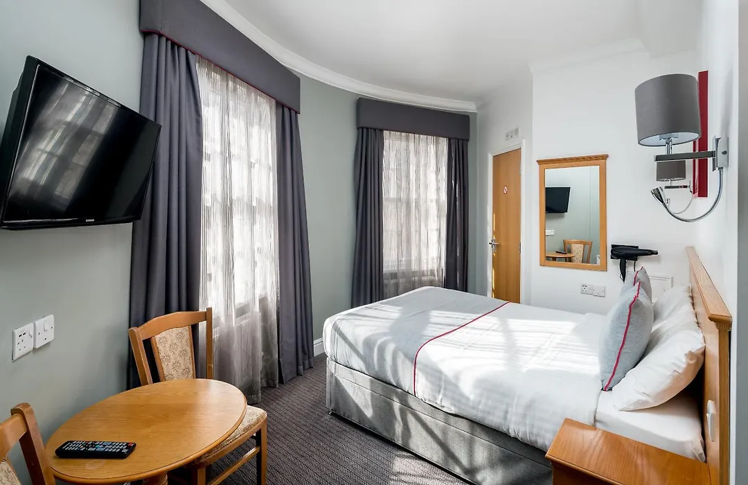 Oyo Townhouse New England, London Victoria-1