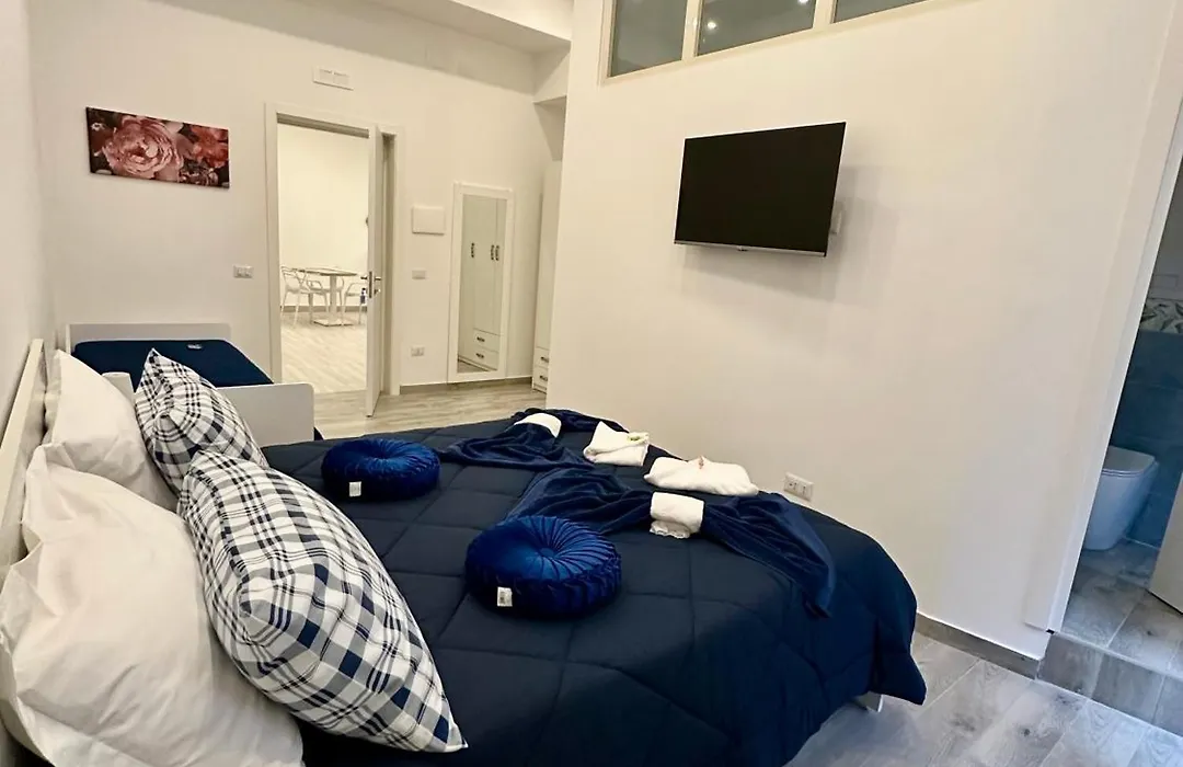 Gloves Rooms-1