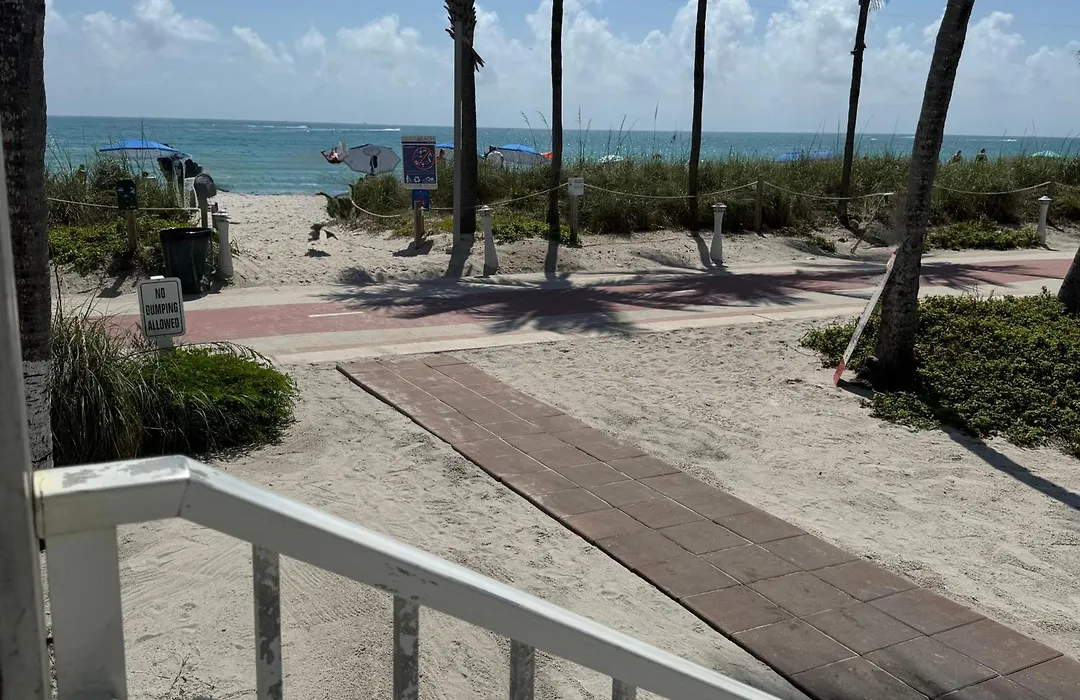 Castle Beach Studio,Tennis Court And Swimming Pool With Beach Access-1