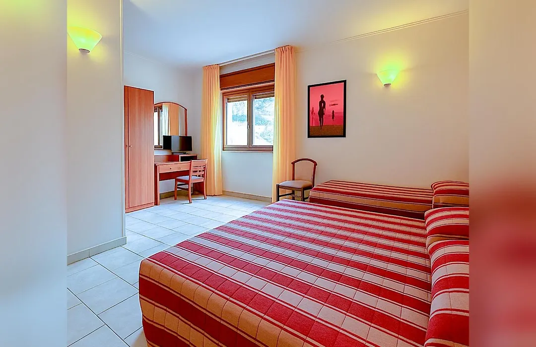 Hotel e Appartamenti La Solaria con parcheggio gratuito a soli 450 MT dalla nuova Basilica di Padre Pio-1