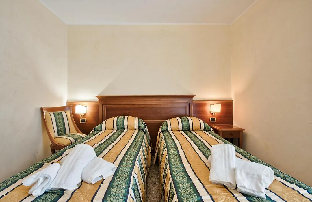 Hotel Flora-1