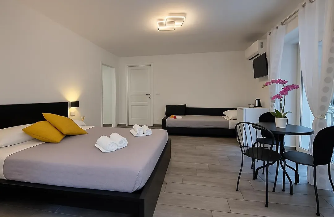 Napoli Vibes Rooms-1