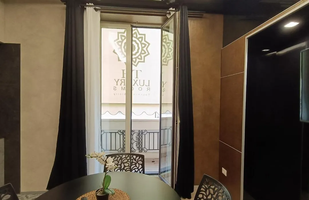 Th Luxury Rooms & Apartment-1