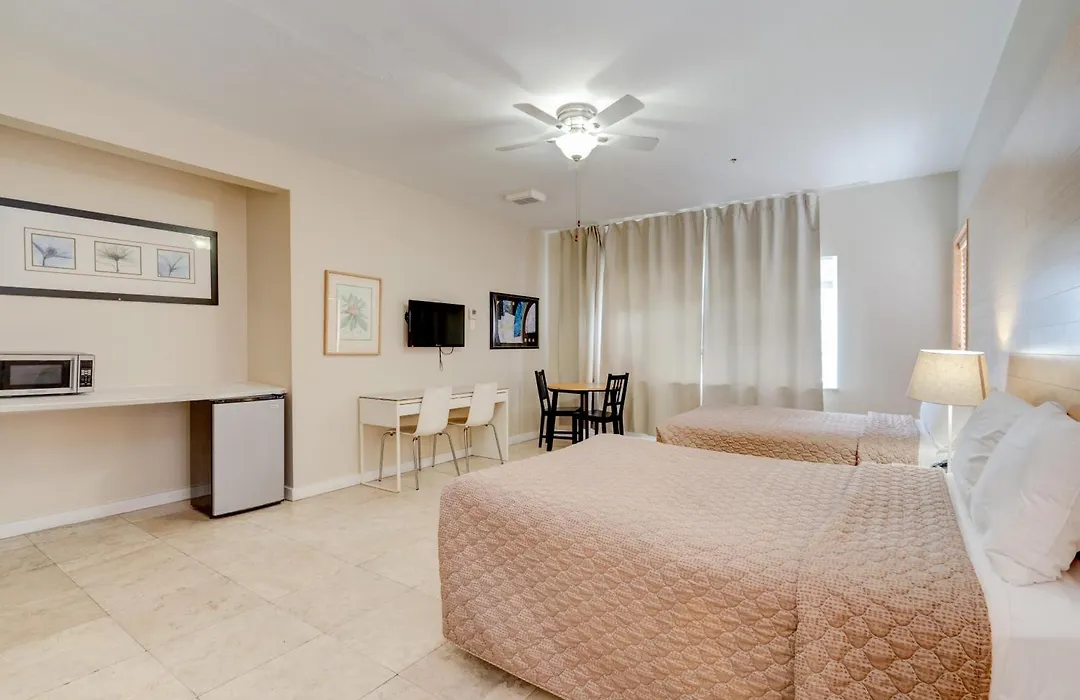 James Hotel-1
