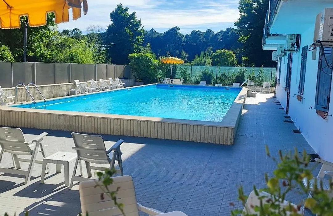 B&B Promenade Hotel Simple con Piscina-1