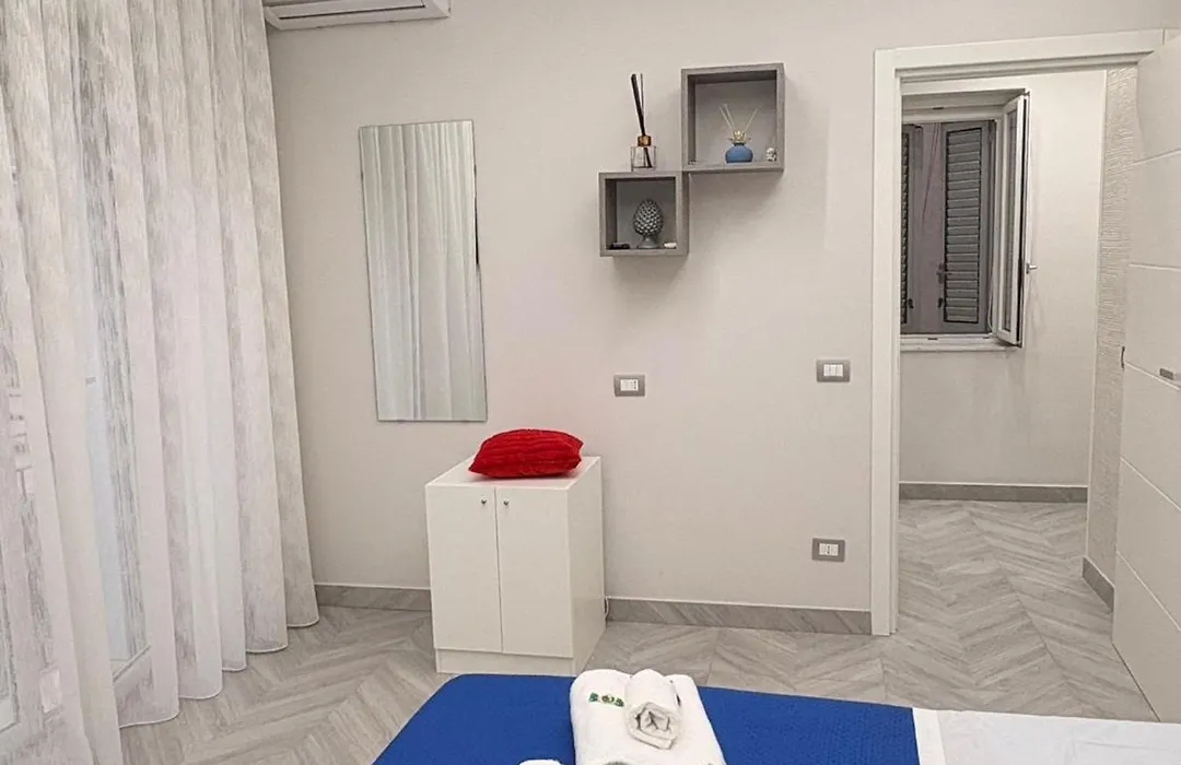 Max Fox Suite-1
