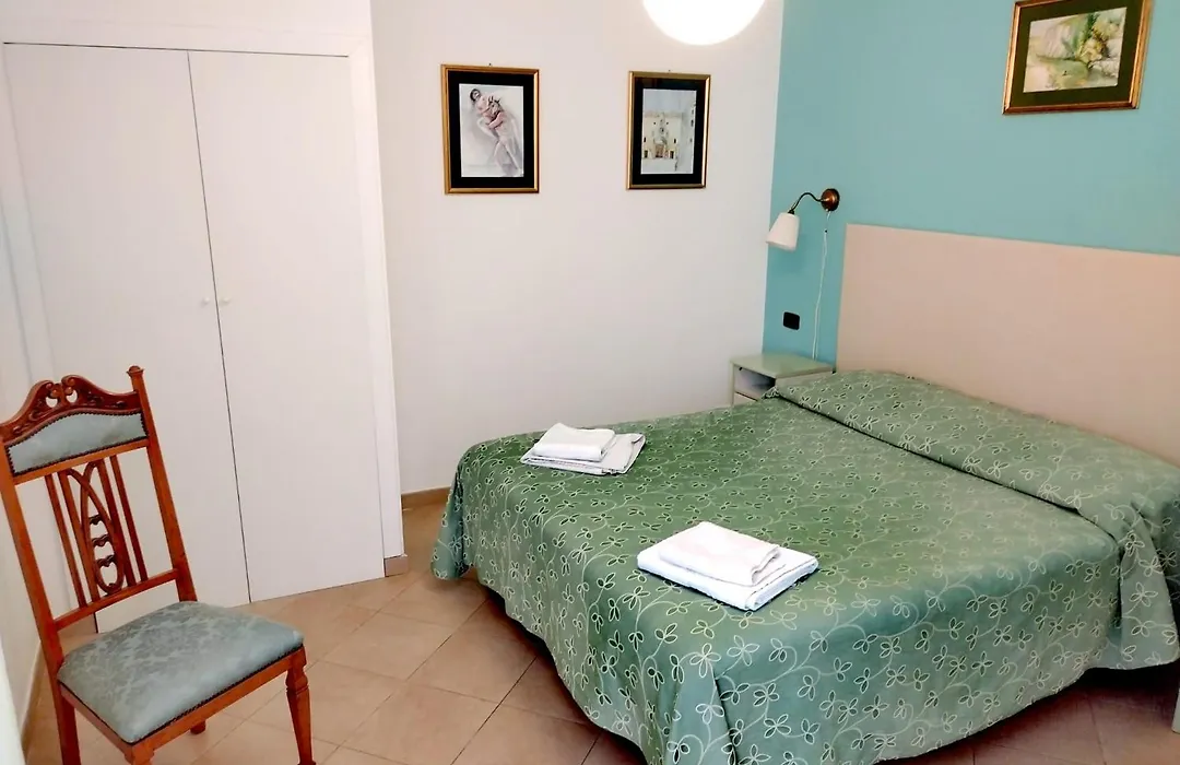 Affittacamere Ristorante Lo Scudo-1