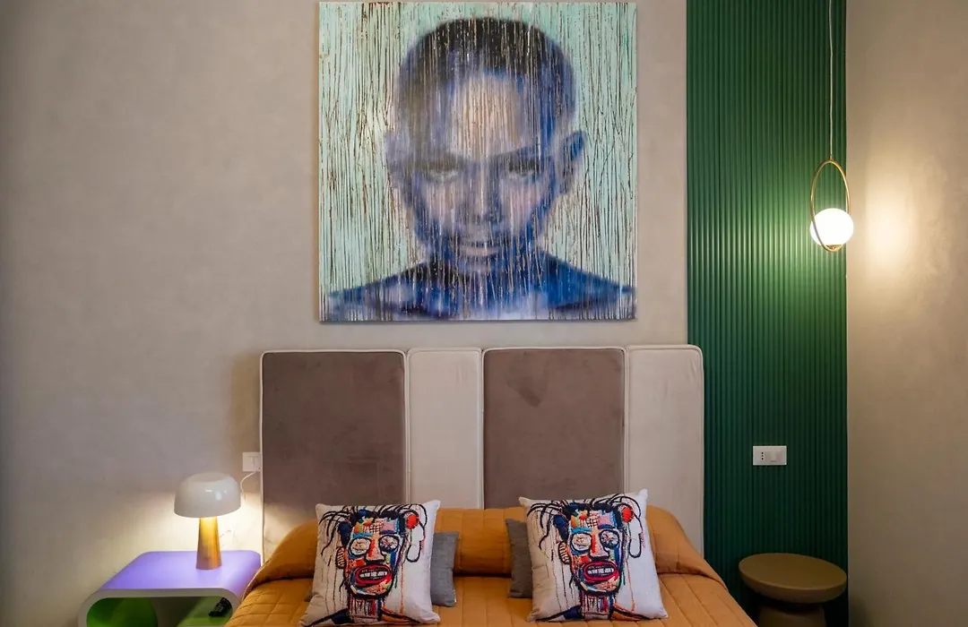 Reverse Art Hotel-1