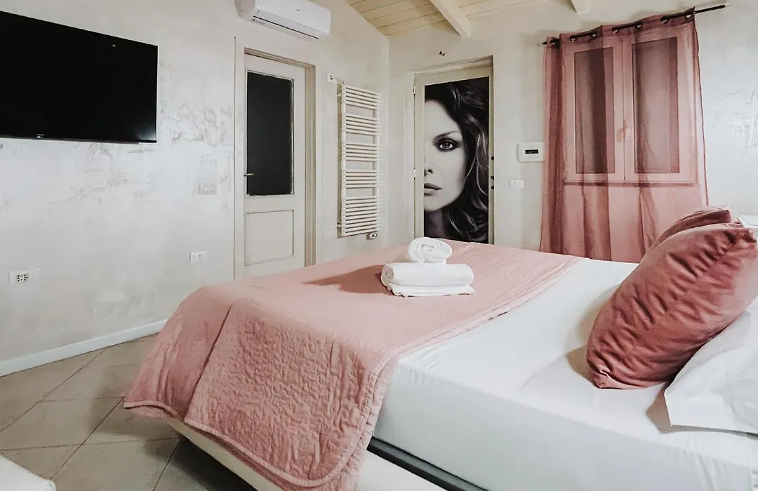 Bee Queen Hotel-1