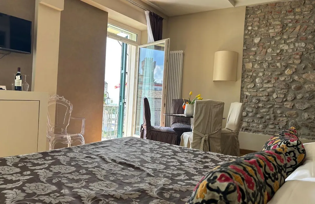 Oreste Suite-1
