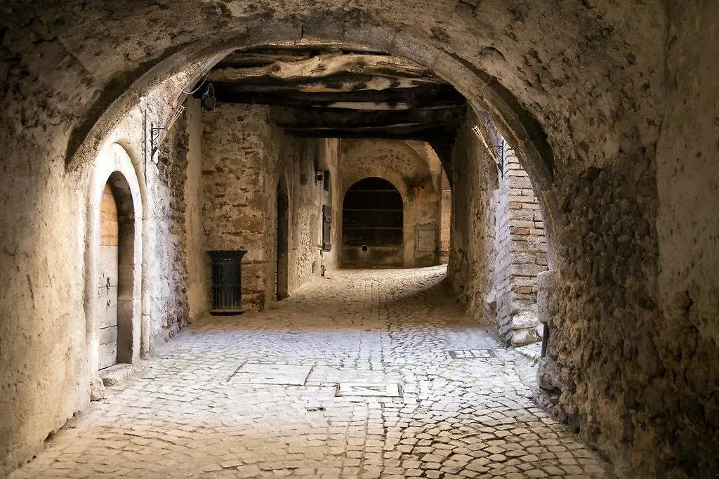 La Bifora e Le Lune Vico sotto gli archi 5-1