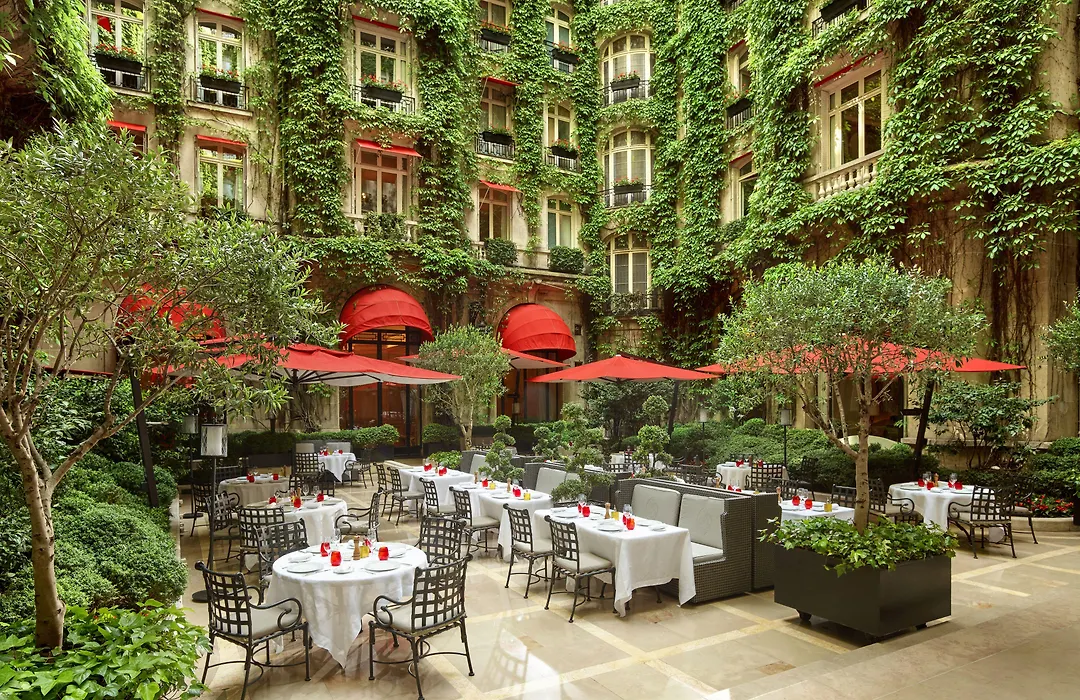 Hôtel Plaza Athénée - Dorchester Collection-1